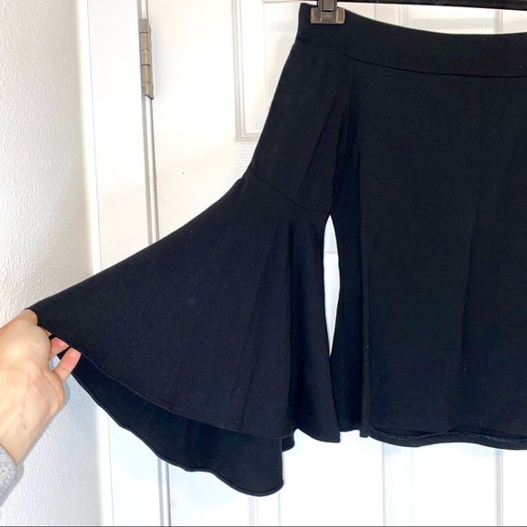 EXPRESS Off the Shoulder Bell Sleeve Top Black Size Small NWT - Picture 6 of 10